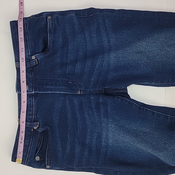 Tahari Skinny Jeans/ 4/27. - Picture 5 of 9
